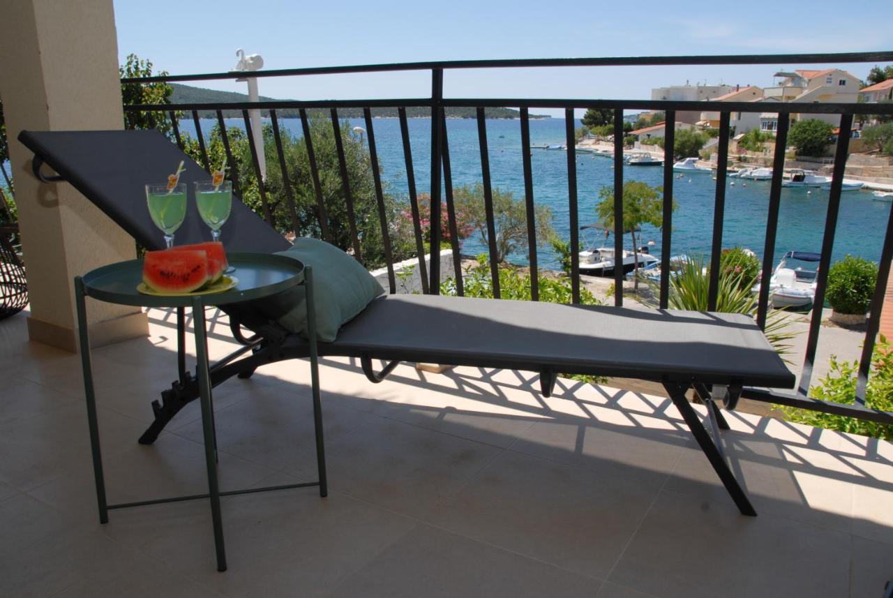 Beachfront Apartment Nikol Žaborić Exterior foto