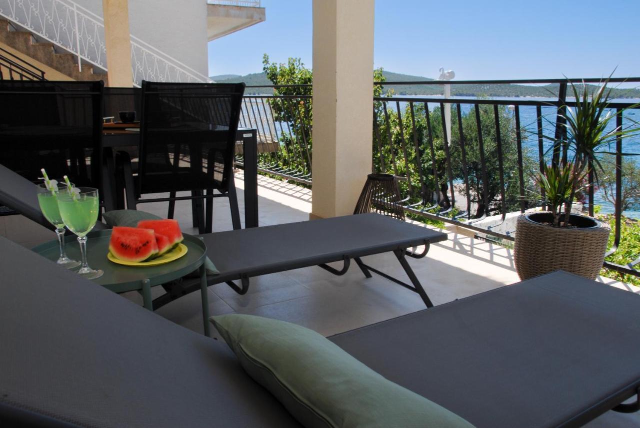 Beachfront Apartment Nikol Žaborić Exterior foto